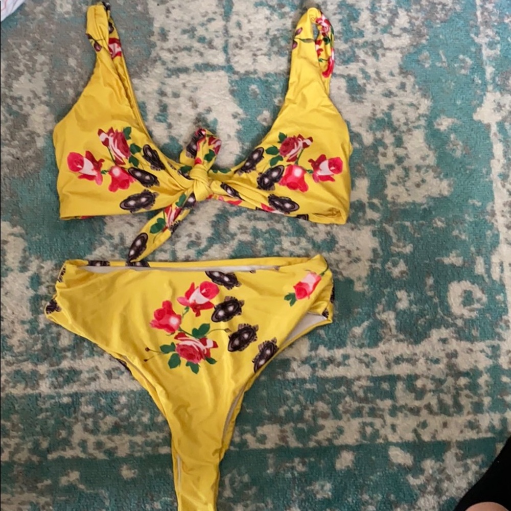 Super Cute 2 piece bathing suit!!🤩🤩🤩